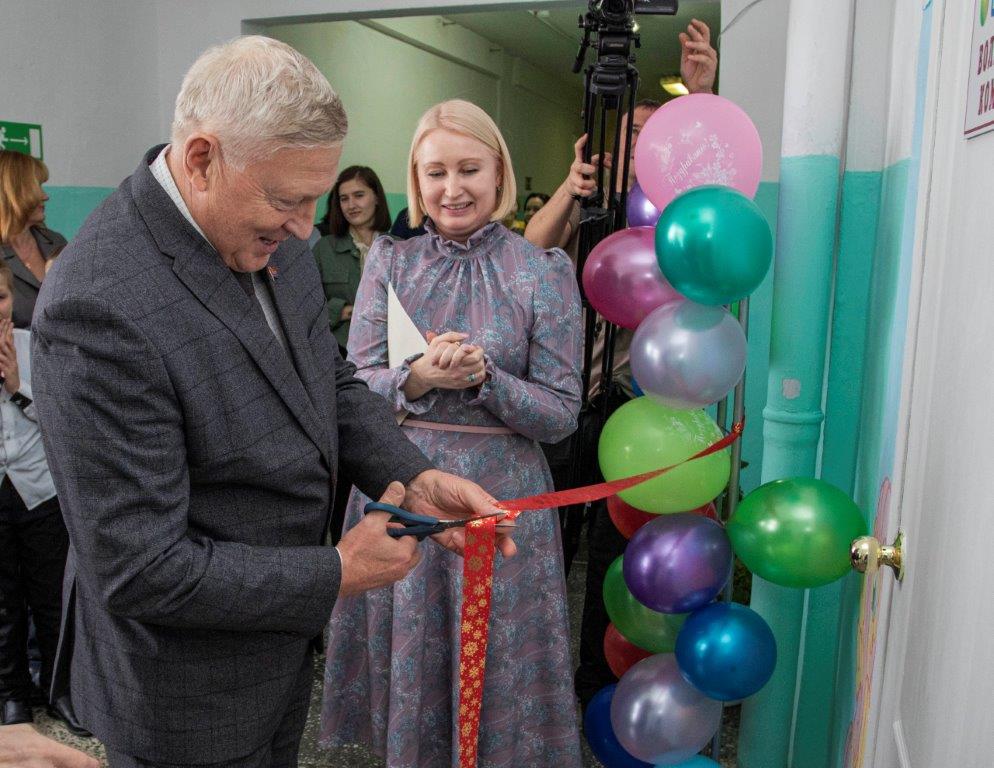 СинТЗ и БФ «Синара» помогли школе №21 создать комнату для реабилитации детей с ОВЗ