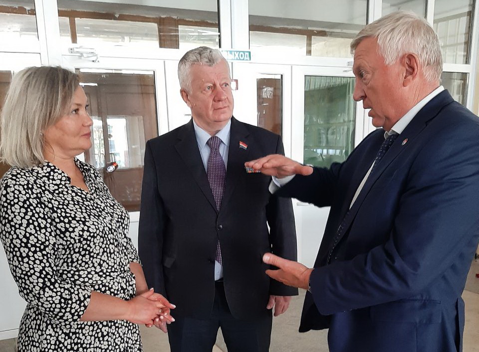 Новая входная группа в гимназии к началу учебного года