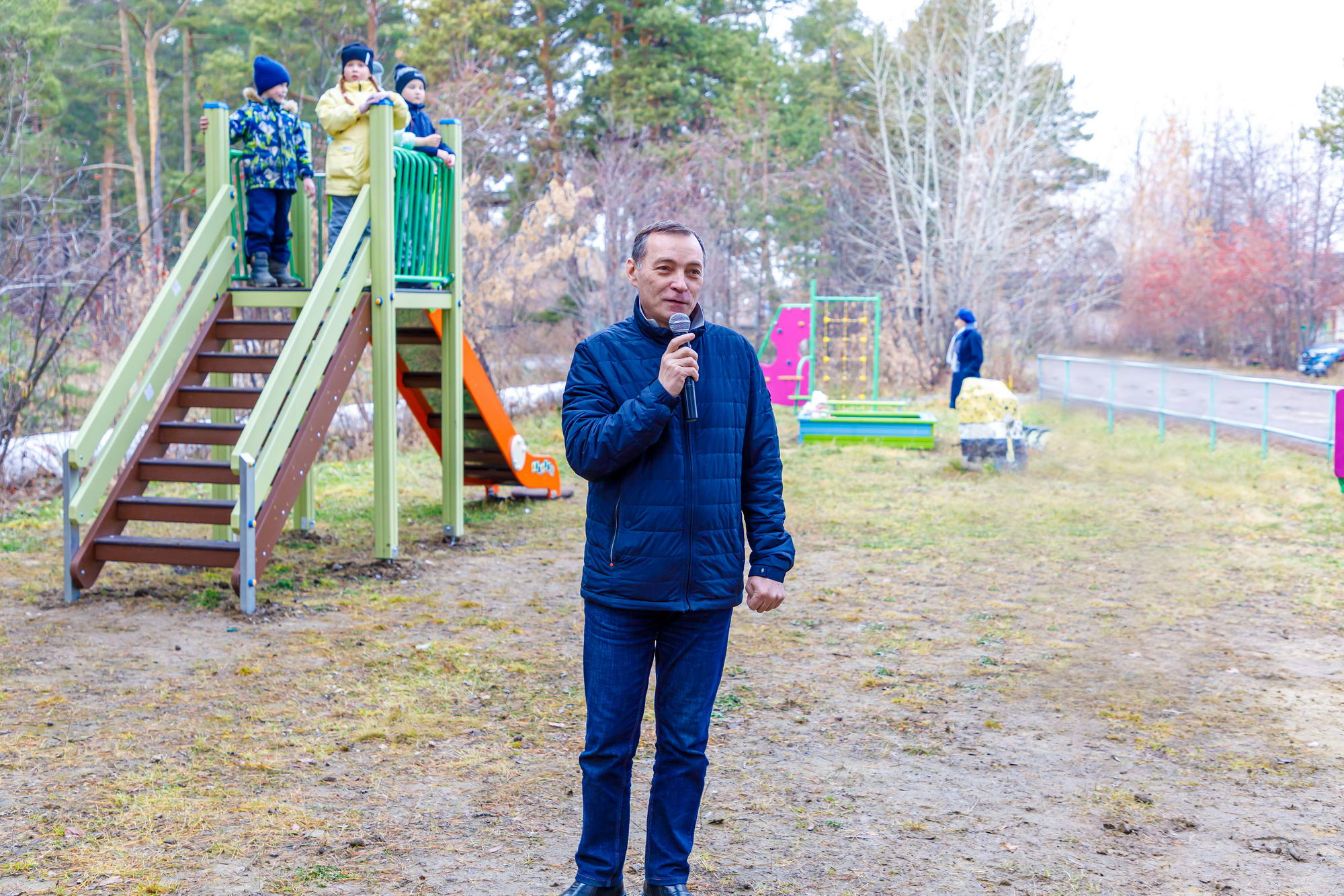 Синарские трубники открыли детскую игровую площадку в поселке Мирный