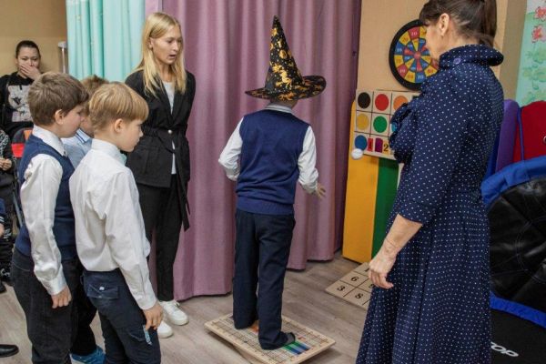 СинТЗ и БФ «Синара» помогли школе №21 создать комнату для реабилитации детей с ОВЗ