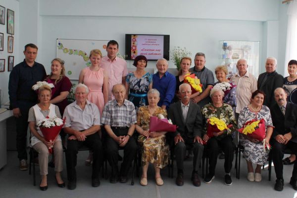 В Каменске-Уральском прошла VII церемония чествования свадебных юбиляров